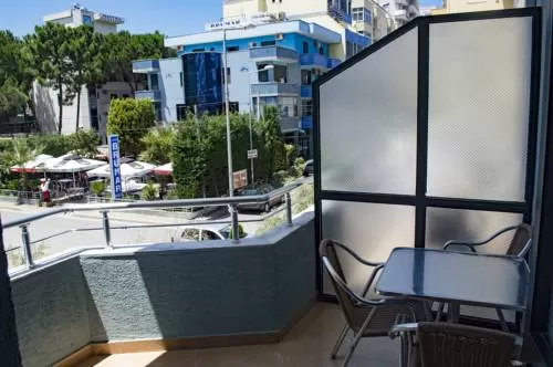 Riviera 10 - STD TRPL 2.jpg